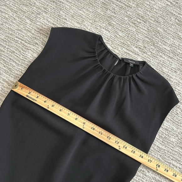 Theory Shirred Neck Sheath Dress Size 8 Black Crepe Sleeveless Classic Tailored - Picture 11 of 15